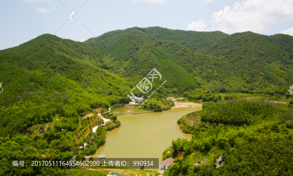 胡泊,湖畔