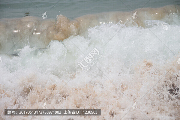 奔騰的海浪