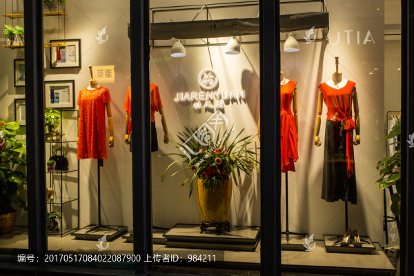 女裝店櫥窗