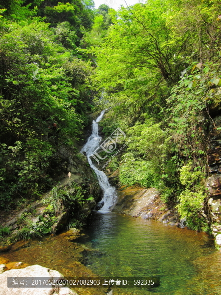 山間小溪