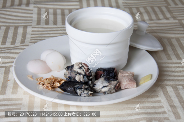鮮奶海底椰燉烏雞