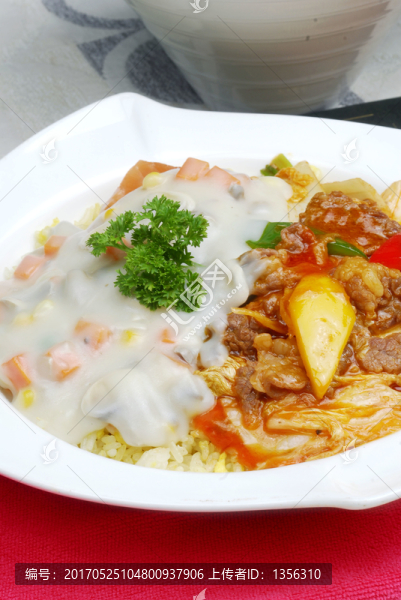 野菜肥牛肉伴法式鮮菌三文魚焗飯