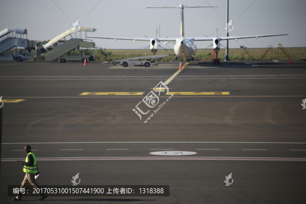機(jī)場飛機(jī)行人