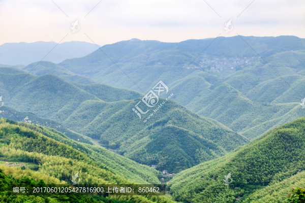 云蒸霞蔚,薄霧,群山連綿