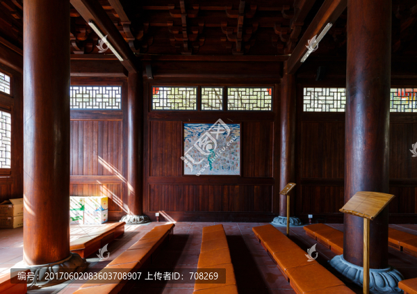 寺廟講壇