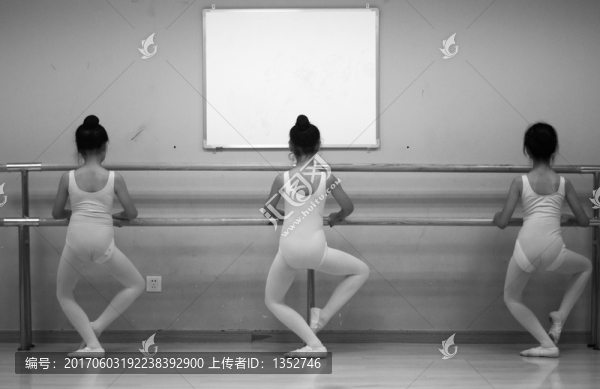 跳舞的女孩