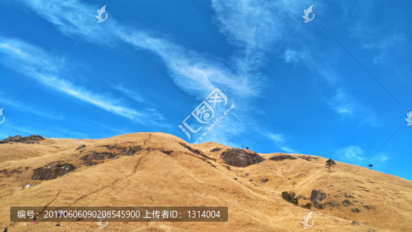 藍(lán)天下的山