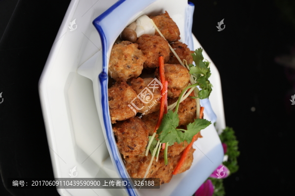 雙菇扣肉丸