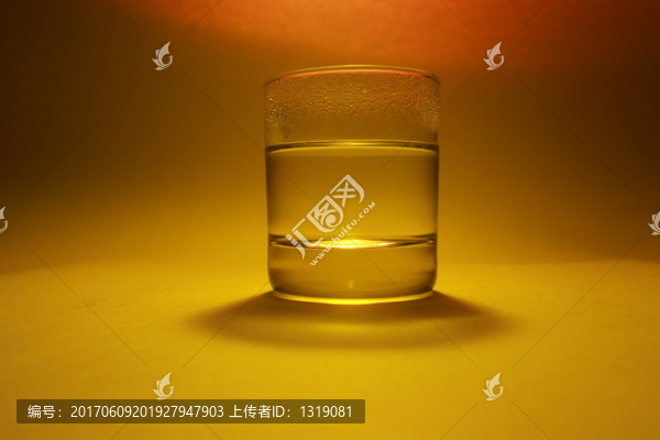 玻璃杯