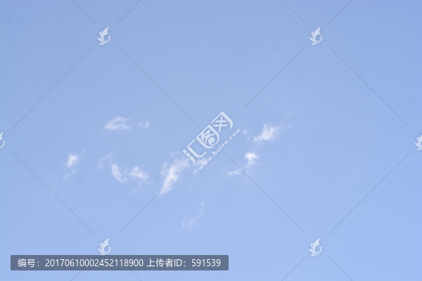 通透天空,白云