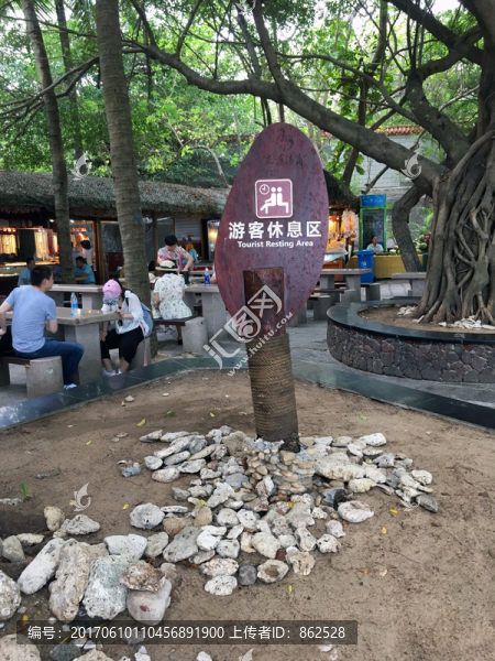 游客休息區(qū)