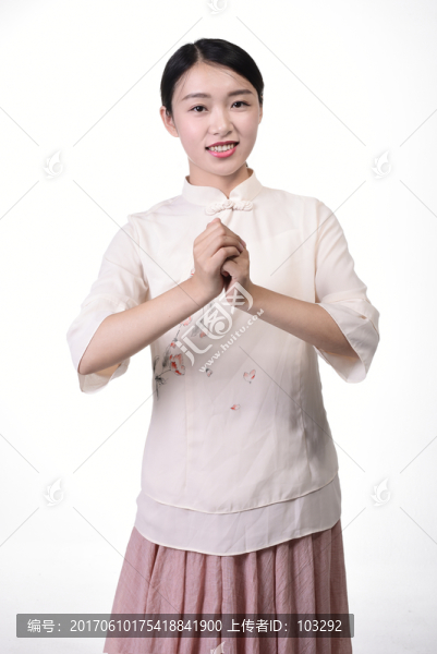 做恭喜動作的美女