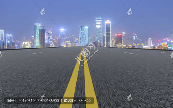 道路地面和城市天際線