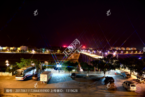 停車場夜景