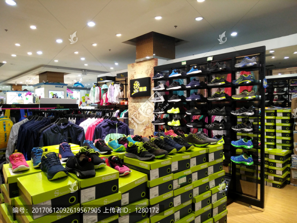 運(yùn)動(dòng)鞋店