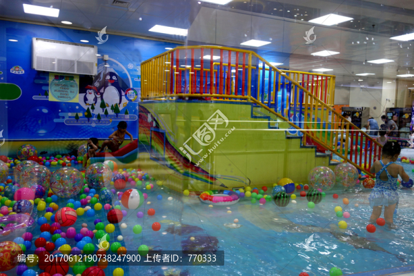 室內(nèi)兒童游泳池