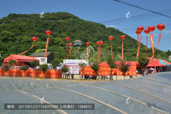 藍(lán)天白云氣球