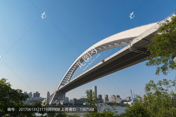 跨江大橋