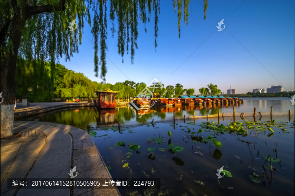 大明湖風(fēng)光