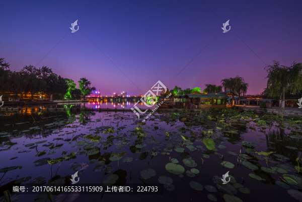 夜色絢爛大明湖