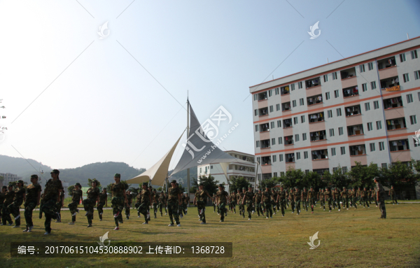 大學(xué)新生軍訓(xùn)