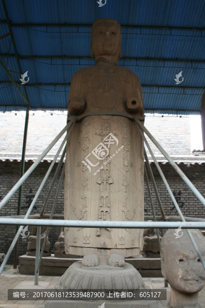 石刻佛像