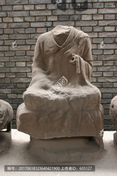石刻佛像