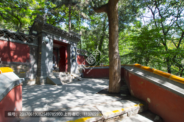 北京潭柘寺,觀音洞