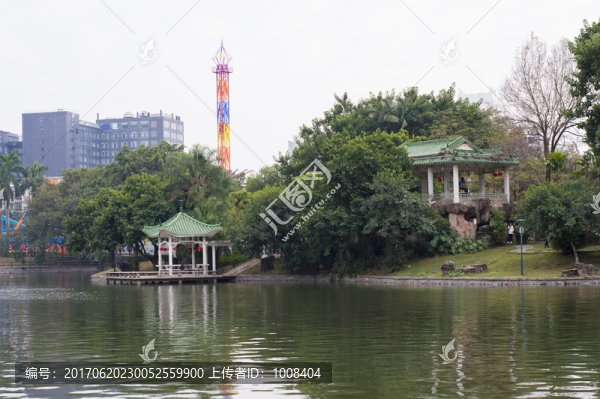 湖邊小亭子