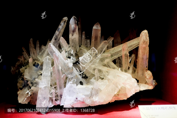 水晶與日光榴石