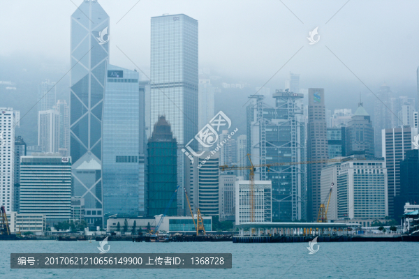 煙雨中的維多利亞港