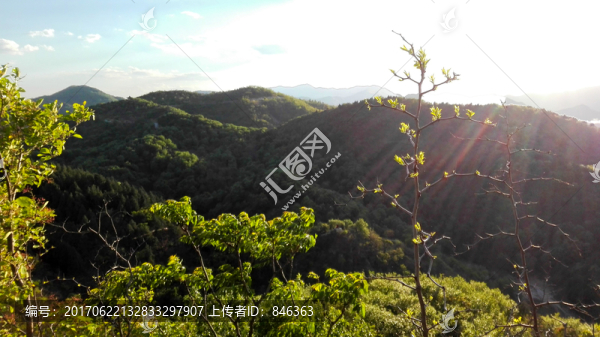 陽光山巒