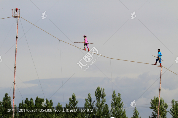 高空走鋼絲