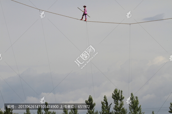 高空走鋼絲