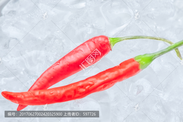 兩只紅辣椒
