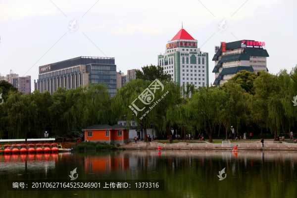 湖畔風(fēng)光