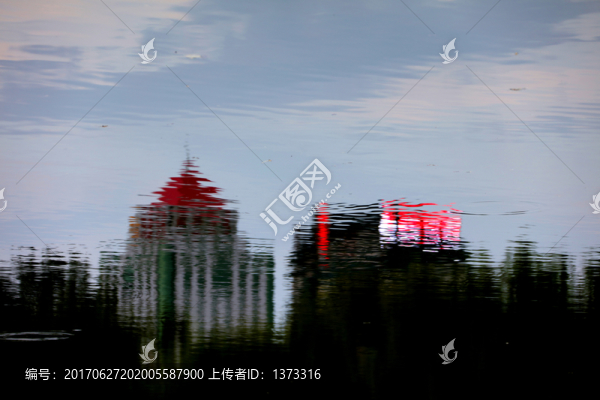 湖畔風(fēng)光