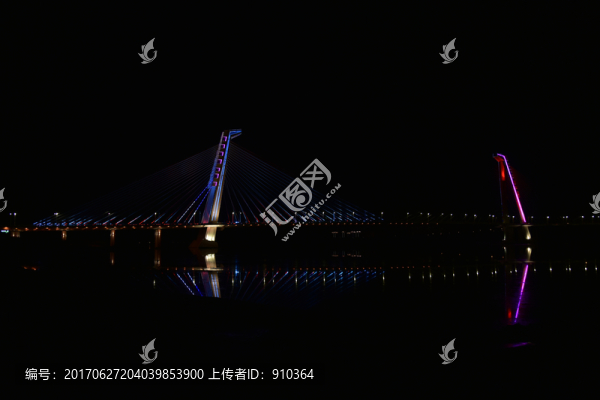 海濱橋梁夜景