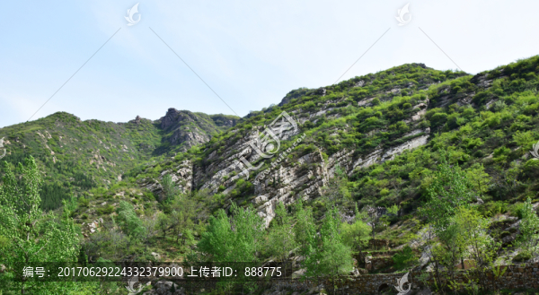 初夏的嵩山山脈風(fēng)景圖