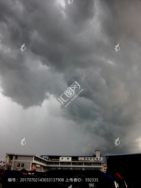 暴風(fēng)雨前