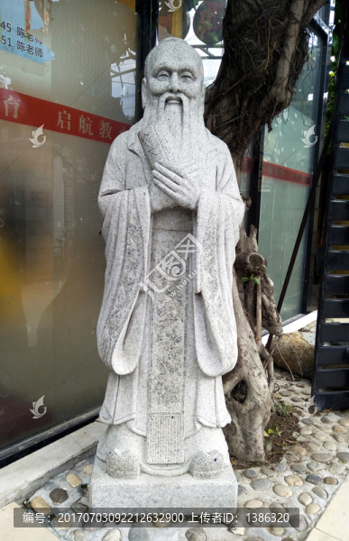 孔子像石雕