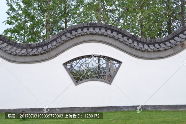 青瓦白墻,寺廟墻
