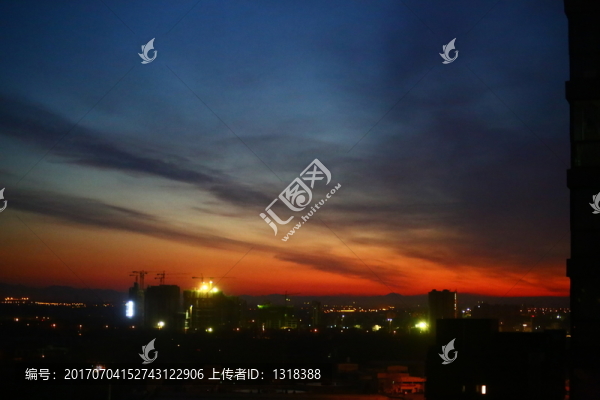 夕陽火燒云