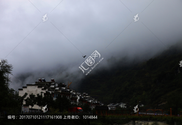 深秋的山村