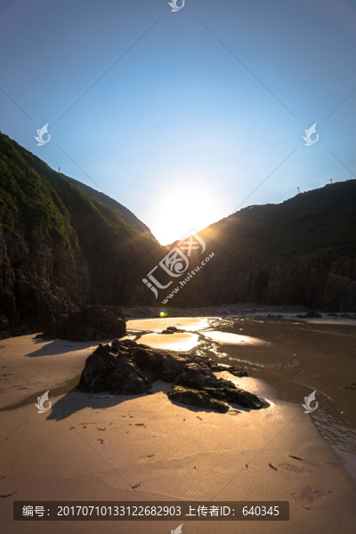 夕陽巖石