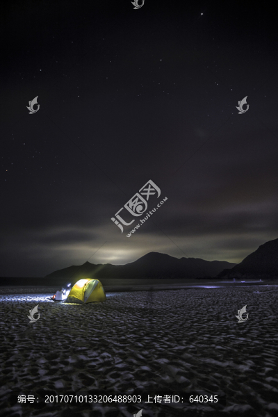 夜晚露營