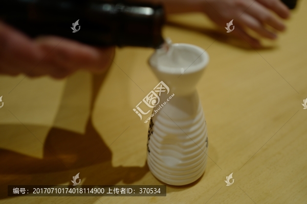 斟酒