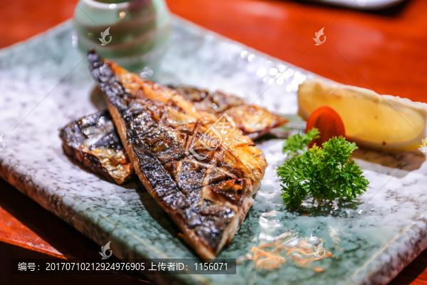 鹽烤青花魚