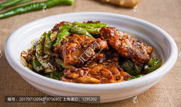 擂辣椒排骨