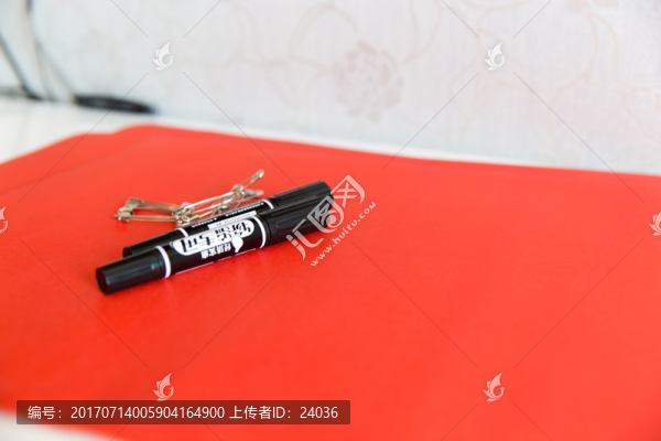 馬克筆,紅紙